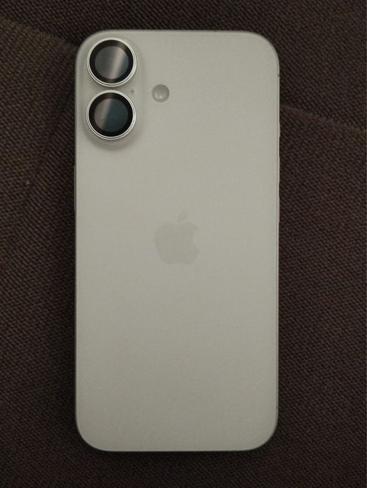 Продаю айфон 16