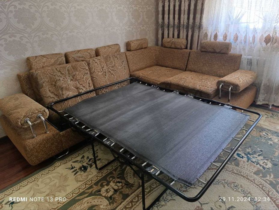 xonadonlar uchun eshiklar va divan