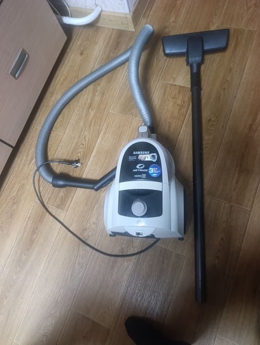 Пылесос Samsung SC4520 Air Track 1600W