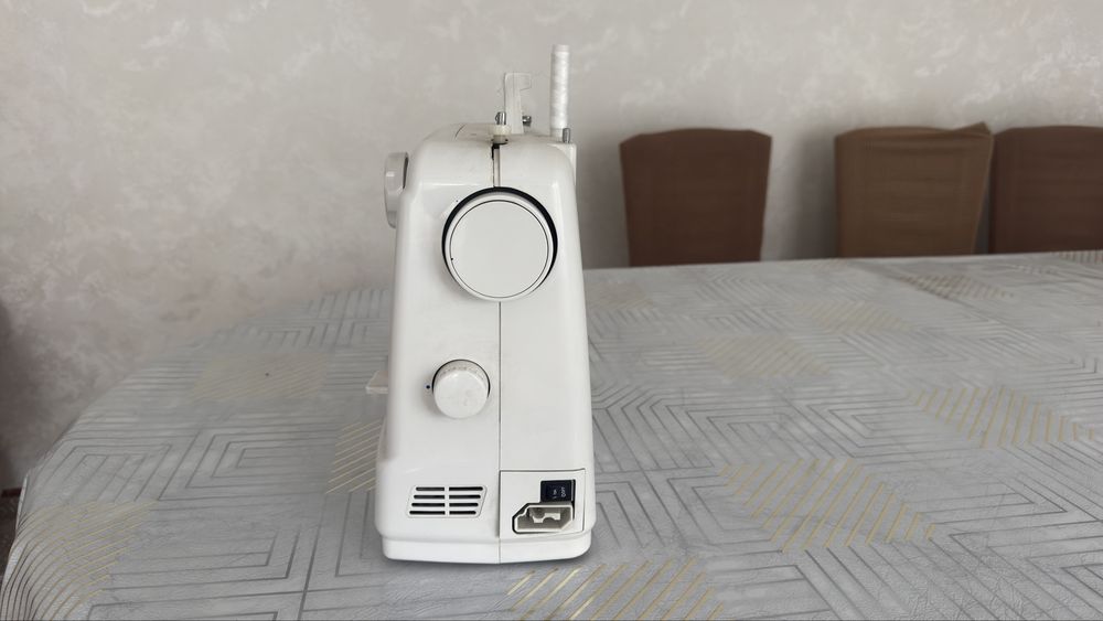 Швейная машина LIFETEC