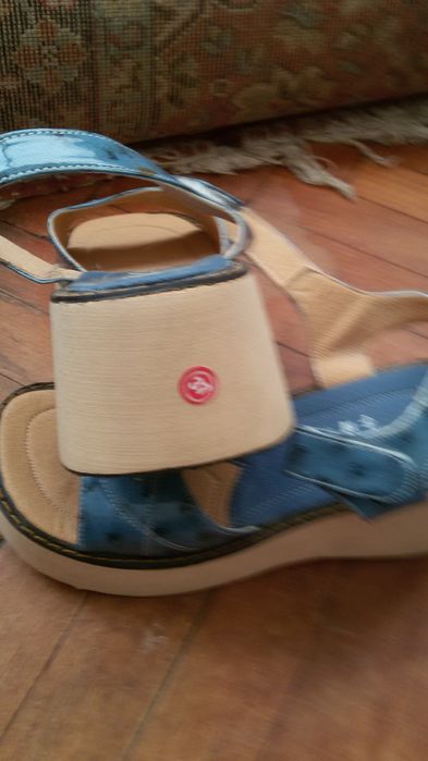 Дамски летни обувки и сандали