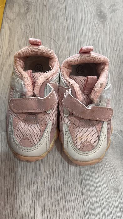 Продам обувь на девочку размер 17-21