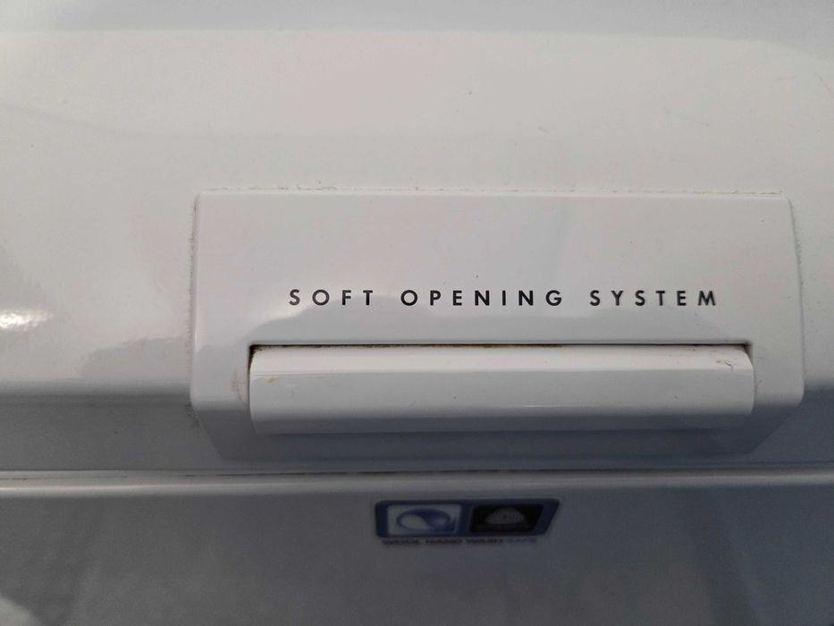 Пералня с горно зареждане AEG Lavamat Protex