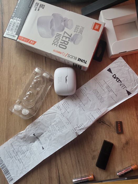 JBL tune Earbuds