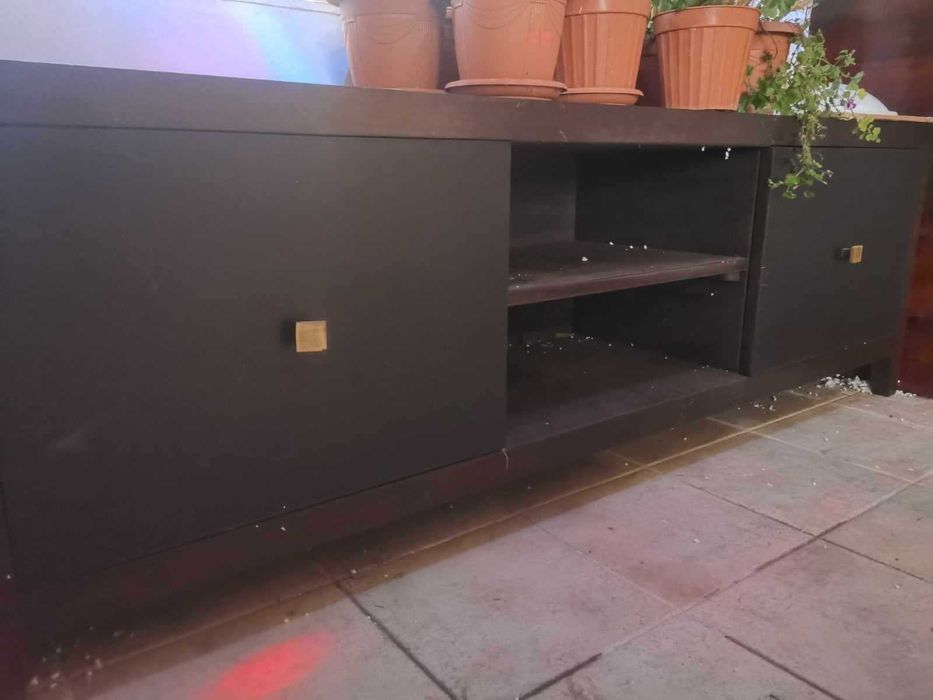 Трапезарна маса масив и шкаф за телевизор в отлично състояние