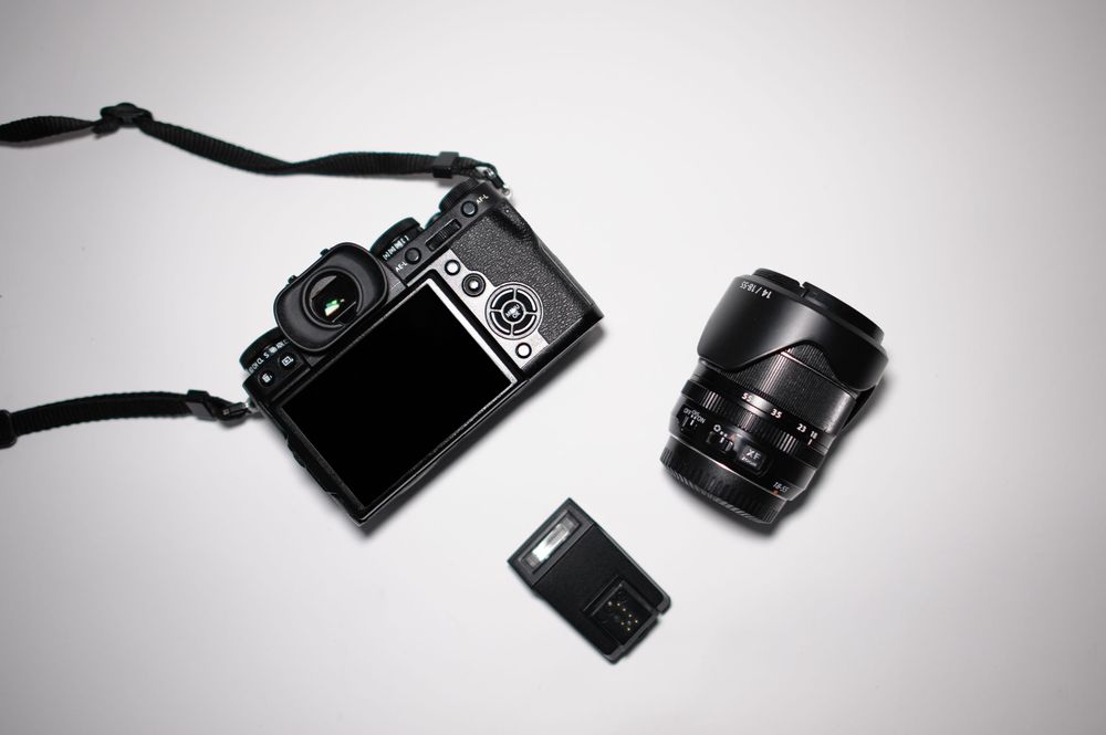 Камера Fujifilm X-T3 с обективи Fujinon 18–55mm и Sigma 30mm f/1.4