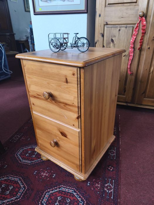 Noptieră din lemn de pin cu 2 sertare