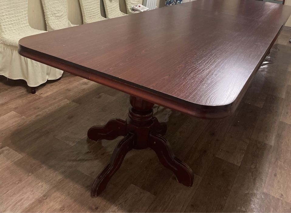 Стол для гостей