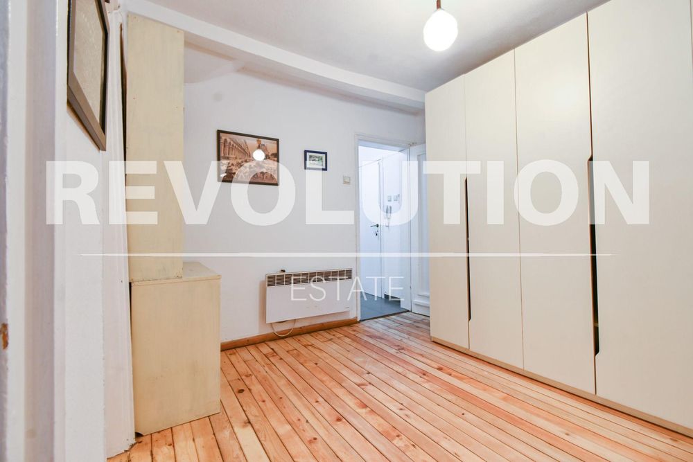 Дава се под наем Тристаен апартамент в София, Център - 95 кв.м за 588 € - Снимка #12