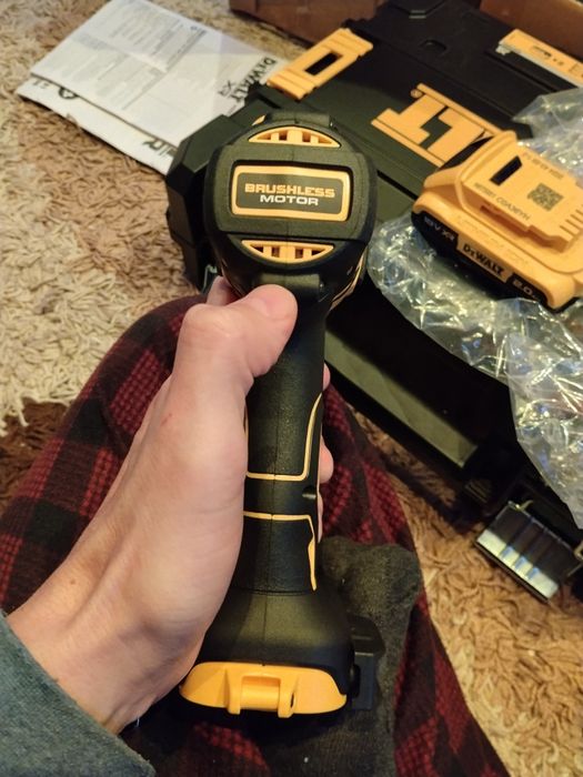 DeWalt DCD796, 2 viteze 18v XR nou nouta 0km