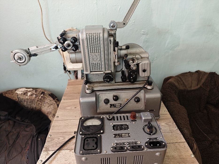 Продадим кинопроектор советский.