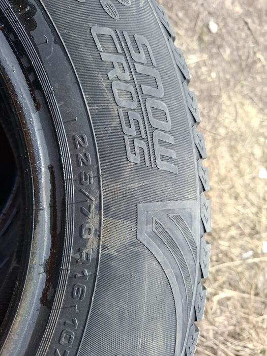 Продам 4 зимних шины 225/70/R16