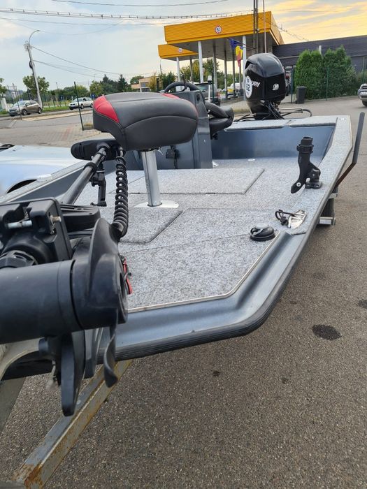 Barca pescuit HirosHY470