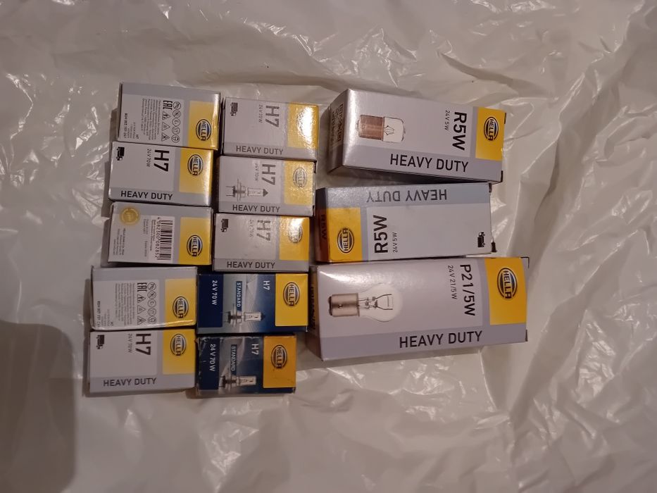 Becuri 24 volti diferite