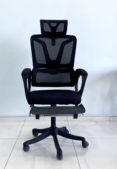 Эргономичный офисный стул с поддержкой спины, удобный и прочный.