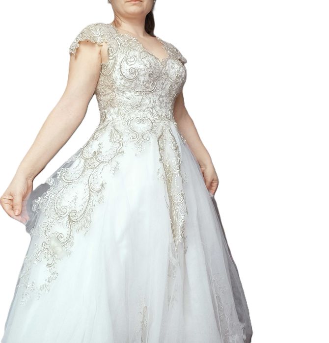 Rochie de mireasa aplicatii argintii