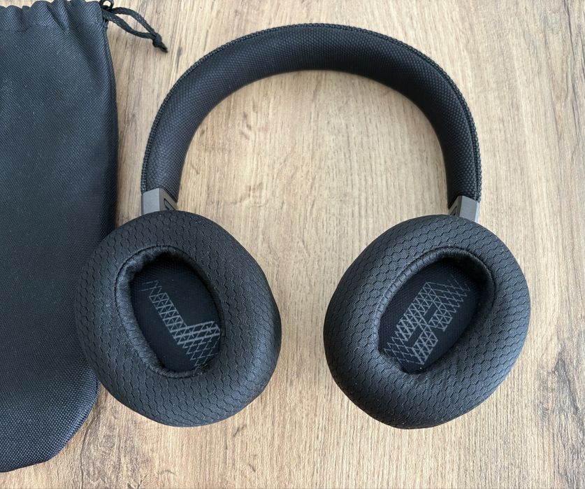 Продам срочно наушники JBL Live 650 BTNC