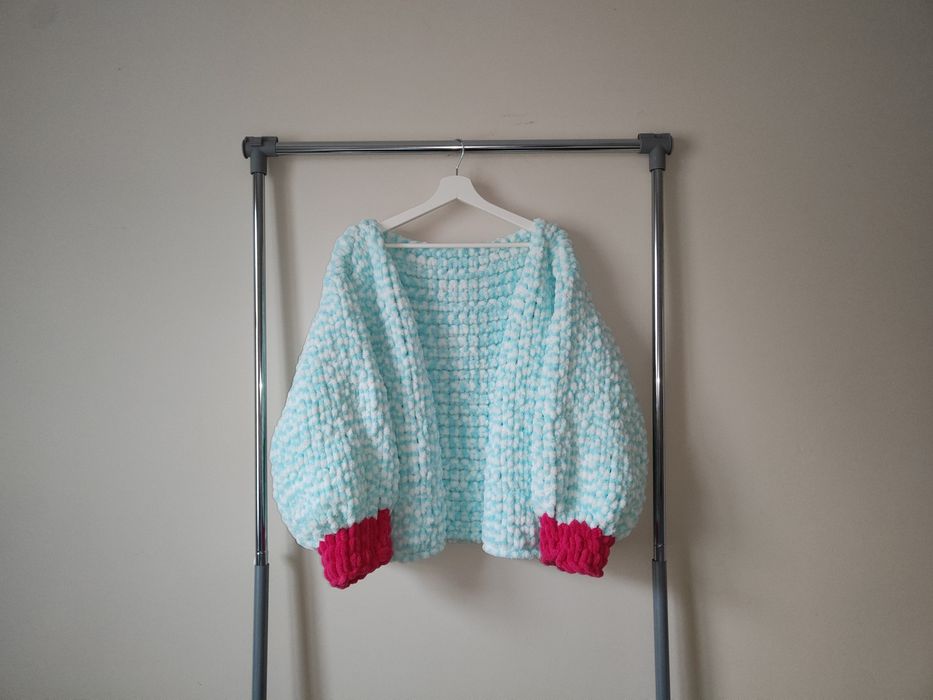 Ръчно плетени жилетки, чанти, одеяла, играчки и други