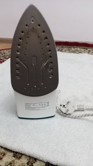 Утюг Elenberg IR-1800C синий