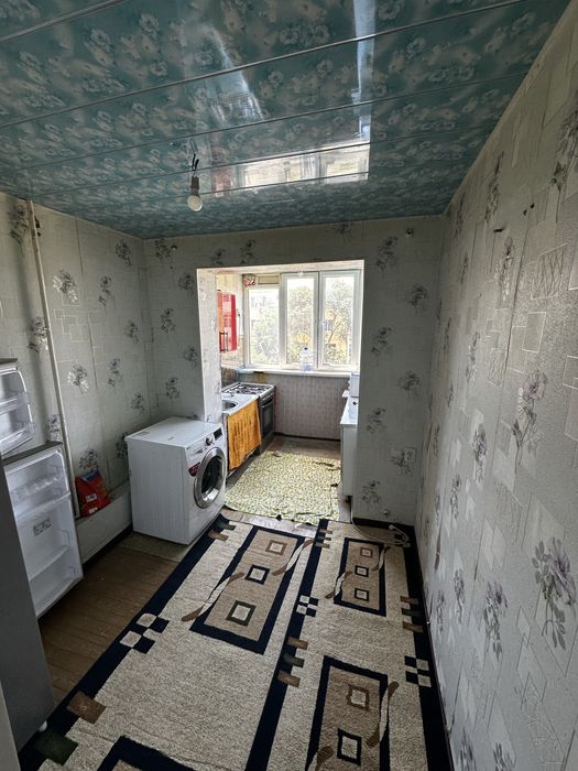 Арзон нархга 3 хоналик квартира сотилади