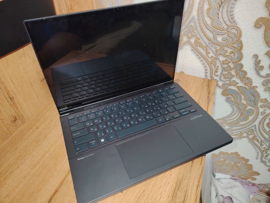 Noutbuk sotiladi. ASUS Zenbook Duo 2024 (UX8406)