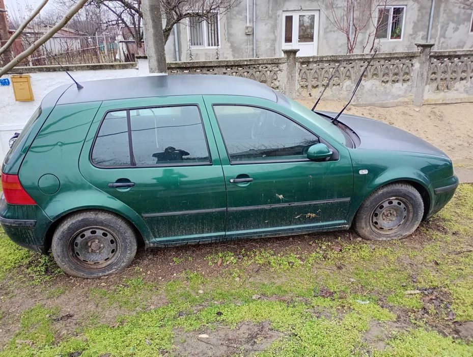 Vând Volkswagen Golf 4