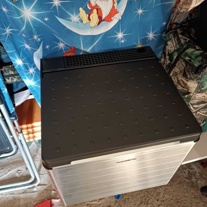 Автомобильный холодильник Waeco-Dometic Combicool.