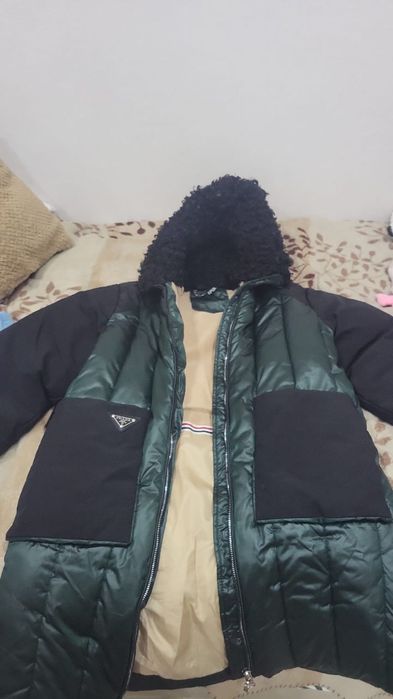 Плашь PRADA на 10-12 лет, девочки