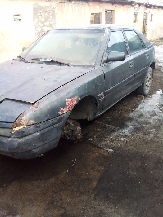 Продам машину мазда 323