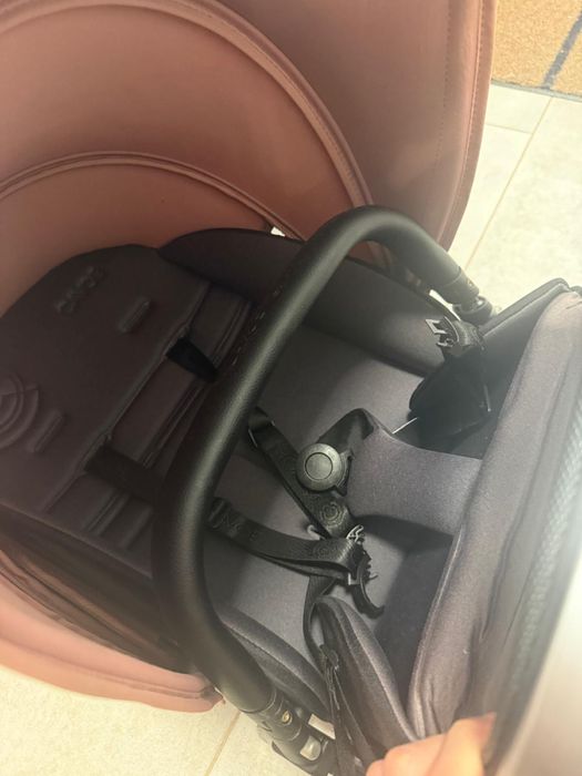 Căruț Cavoe pliabil potrivit de la 6 luni compatibil cu scoici Cybex