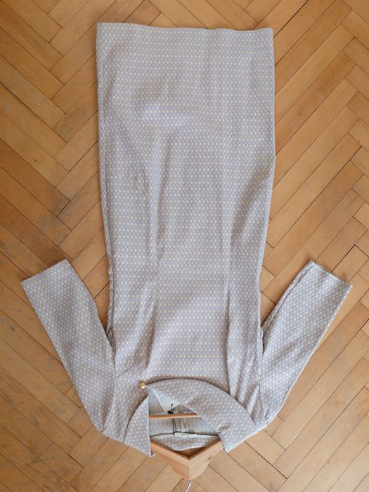 Нова елегантна рокля 38 размер златисто