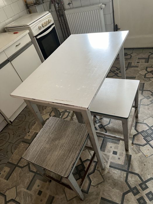 masa bucatarie si 3 scaune