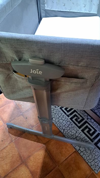 Продам кроватку Joie