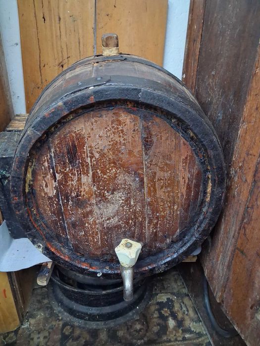 Продавам дървено буре за ракия-50 л.