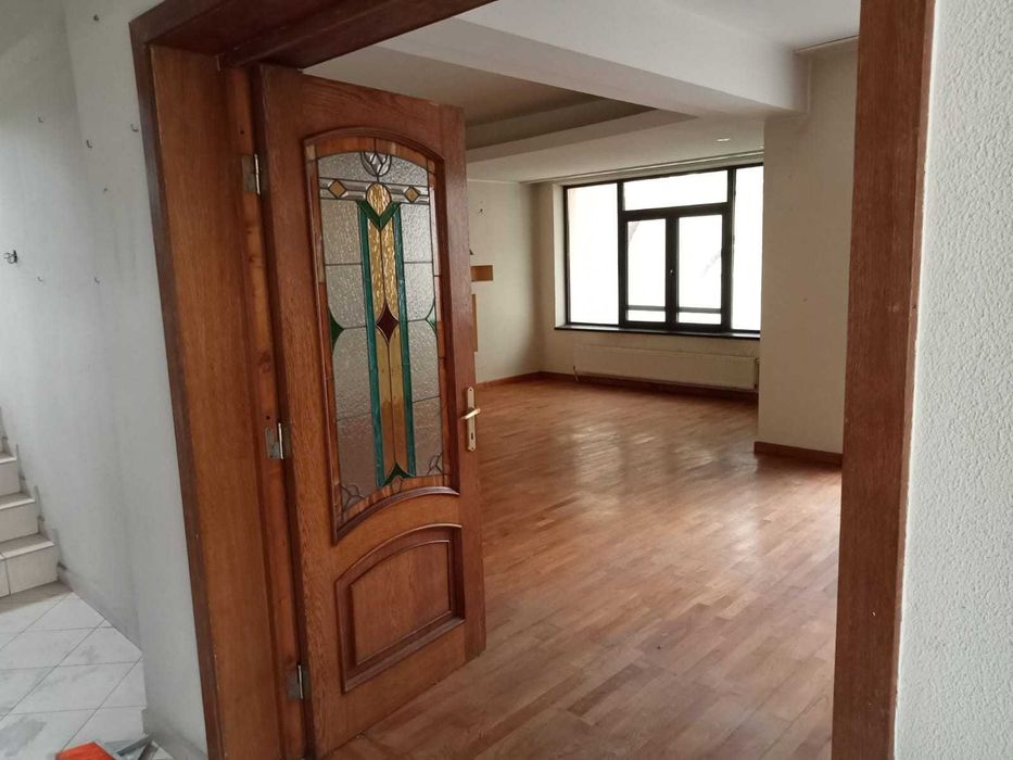 Inchiriez cladire pretabila clinica, gradinita, cladire birouri