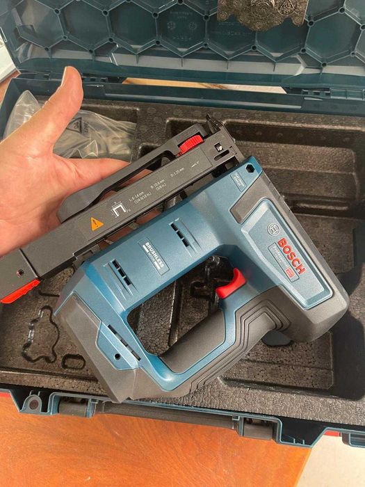 Capsator pistol cuie Bosch Professional GTH 18V-14 – (include L-BOXX 136 și cârlig pentru centură)