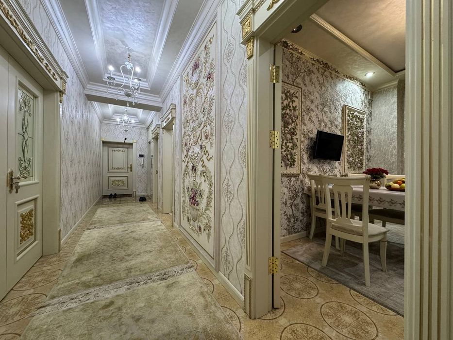 Срочно продаётся 3 ком Новостройка Ойбек метро