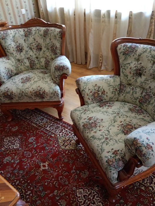 Румынская мебель для гостиной комнаты