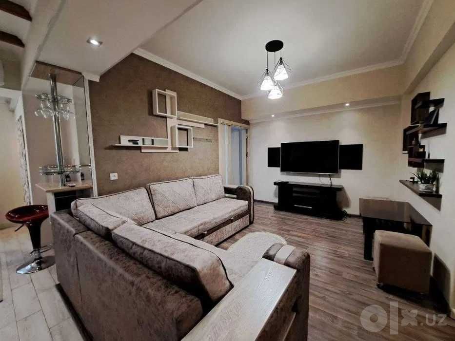 *Ойбек 2ком квартира в центре. Метро Космонавтов,посольство Кореи,Цум