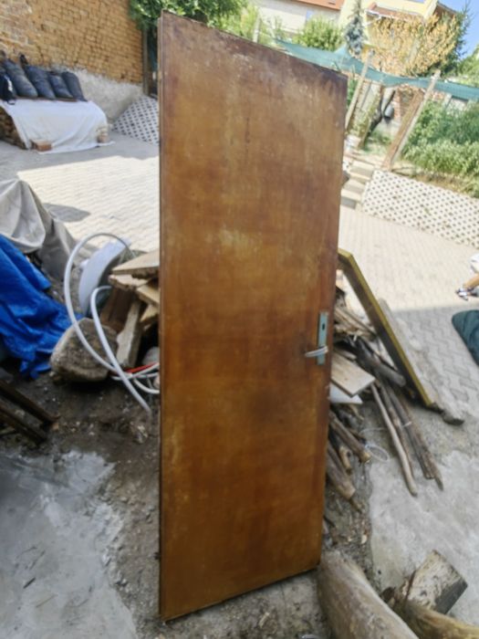 Продавам интериорна врата