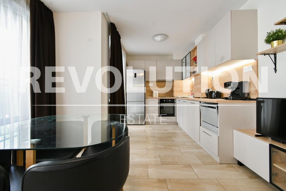 Дава се под наем Тристаен апартамент в София, Зона Б-19 - 108 кв.м за 897.6 € - Снимка #2