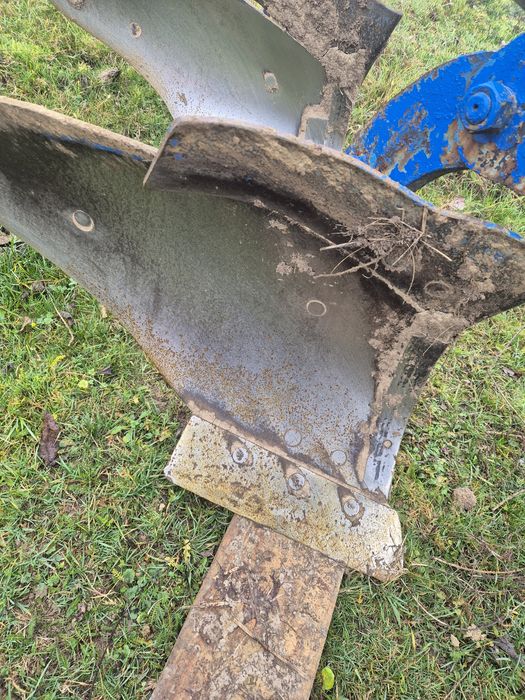 Vând plug pp4 mai multe detalii in privat