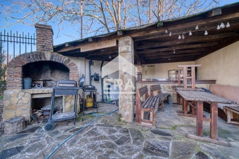 Тристаен, обзаведен апартамент за продажба в м-т Св. Никола, гр. Варна