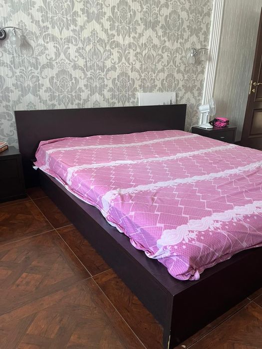 Кровать с тумбами