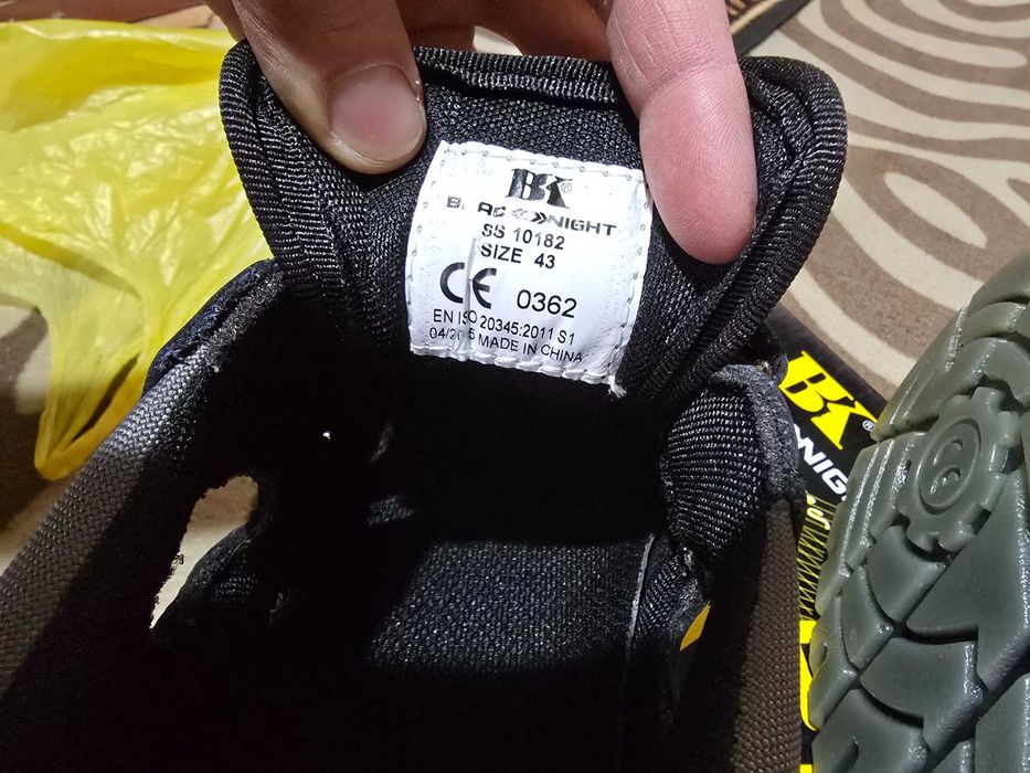 Работни обувки с метално бомбе