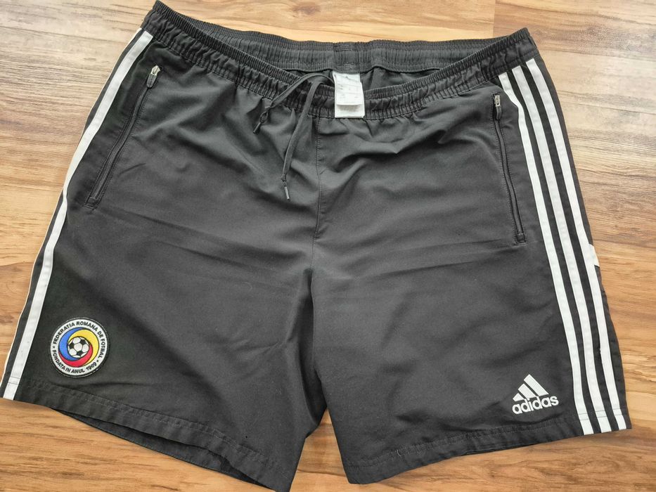 Sort Adidas FRF marimea XL-5 lei transportul