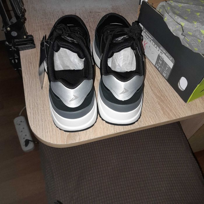 Продам новые Кроссовки Demix