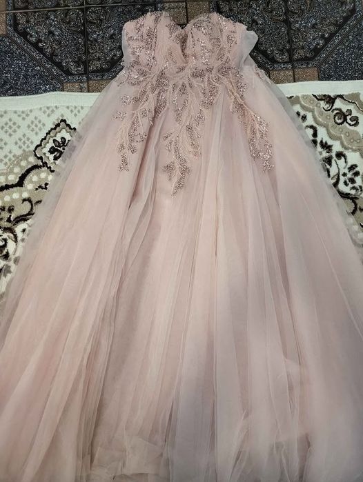 Официални рокли.