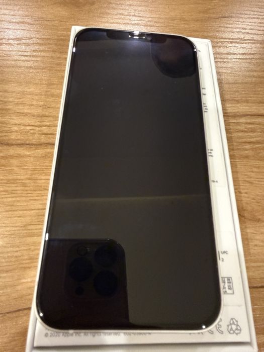 Iphone 12  White  64 GB и Iphone 13 Midnight 128 GB