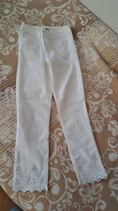 Бели Дънки Liu Jo до глезена с красива бродерия